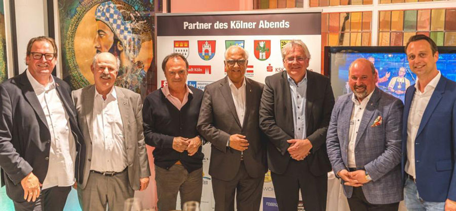 u.a.mit Bürgermeister Ralph Elster (3.v.r.) , dem 1.Vors. des WK Roberto Campione (2.v.r.), Michael Josipovic, GF KölnBusiness (2.v.l.) und Christian Kerner , GF Vorstand WK (3.v.l.)